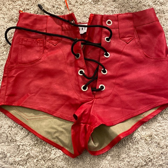 COPY - Cheeky red leather shorts - Picture 2 of 3